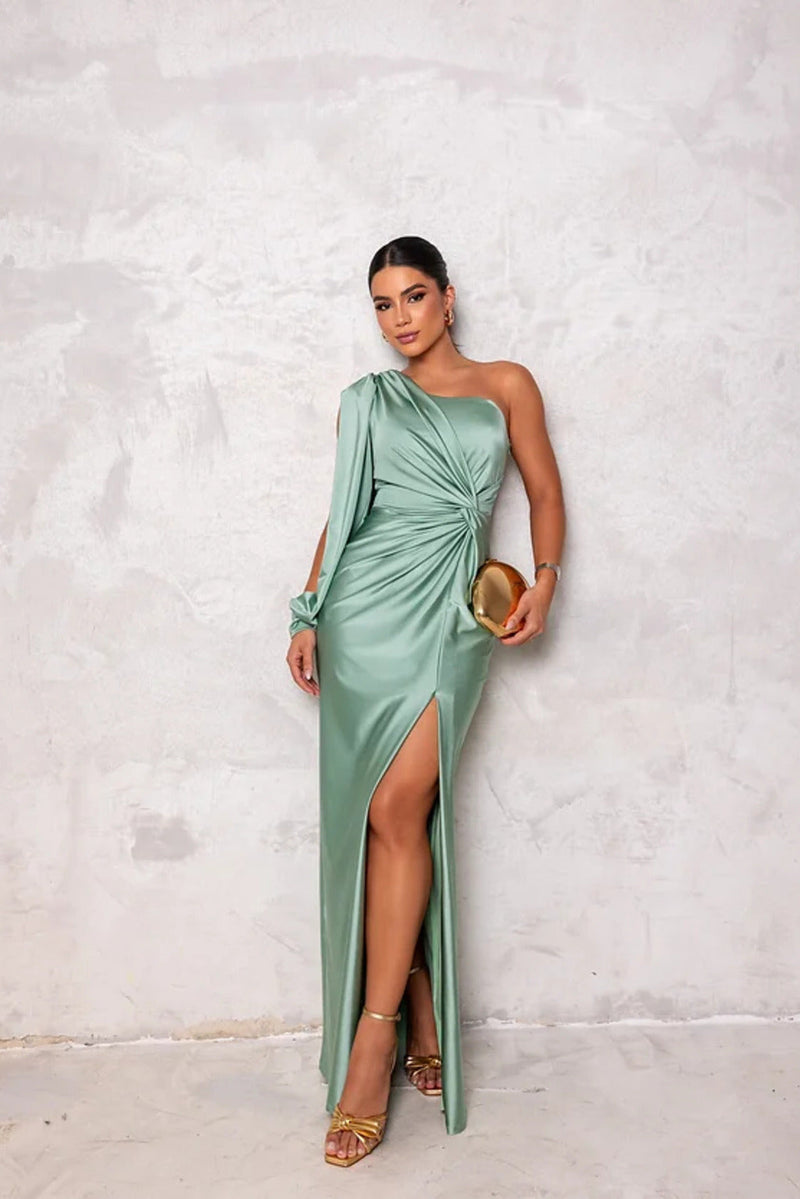 Amelia - Slim Fit Evening Dress